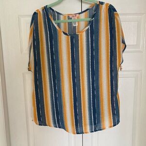 Rubee slip on top size large. Blue white and yellow vertical stripes